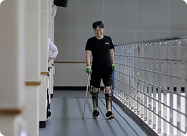 희망날개 큰 이미지 3 : 첨단보조기구 체험