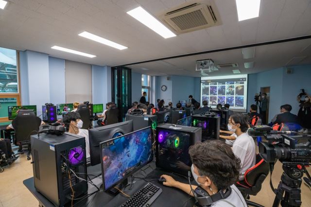 POSCO 1% Foundation Opens eSports Center for People with Disabilities